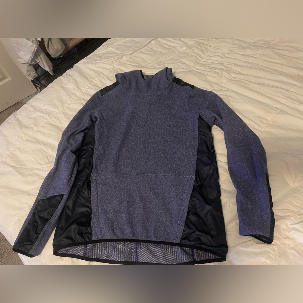 Under armour cold gear hooded sweatshirt dark purple like new.